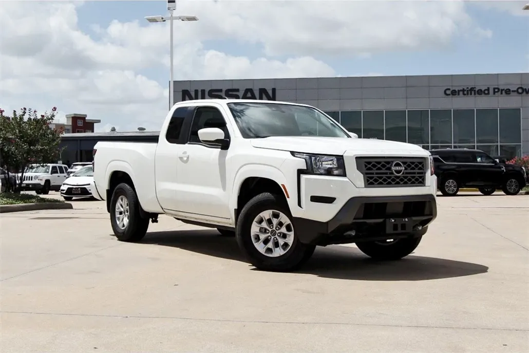 2024 Nissan Frontier SV photo 1