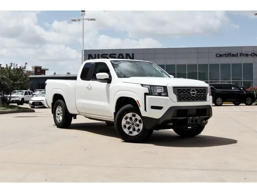 2024 Nissan Frontier SV photo 1