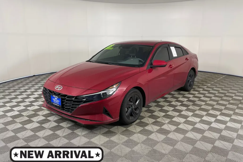 2023 Hyundai Elantra SEL photo 1