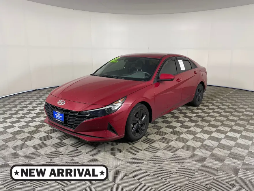 2023 Hyundai Elantra SEL photo 1