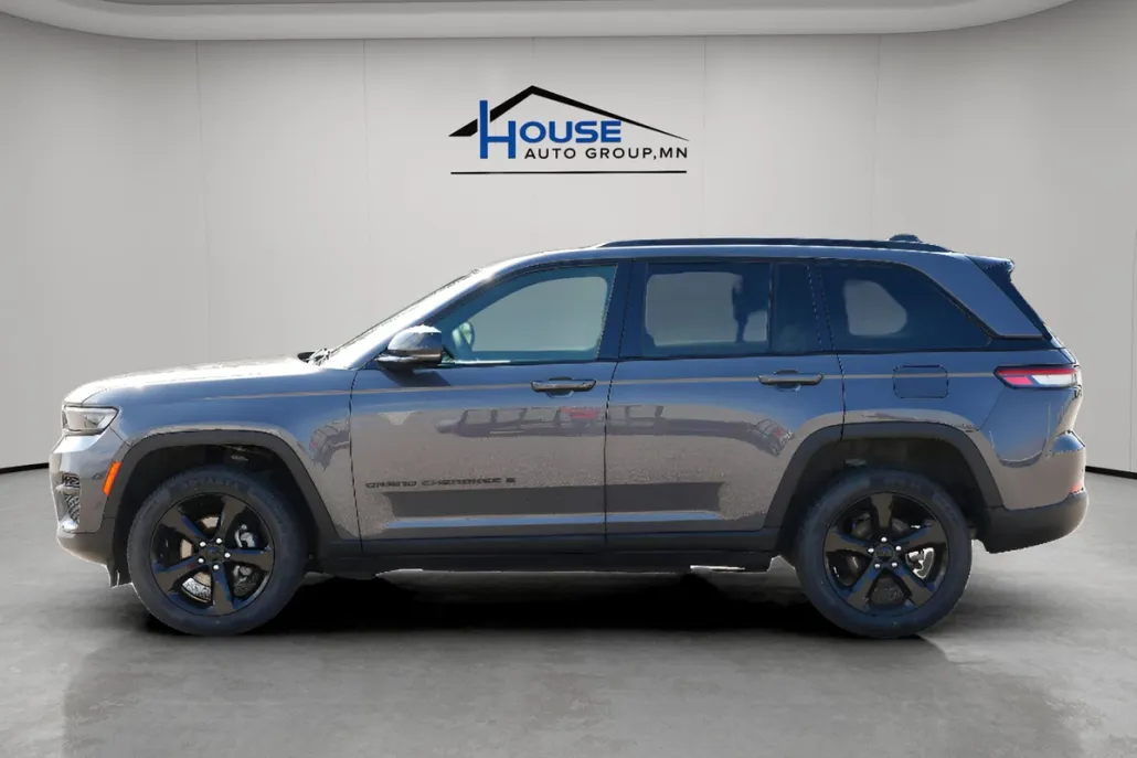 2023 Jeep Grand Cherokee Altitude photo 1
