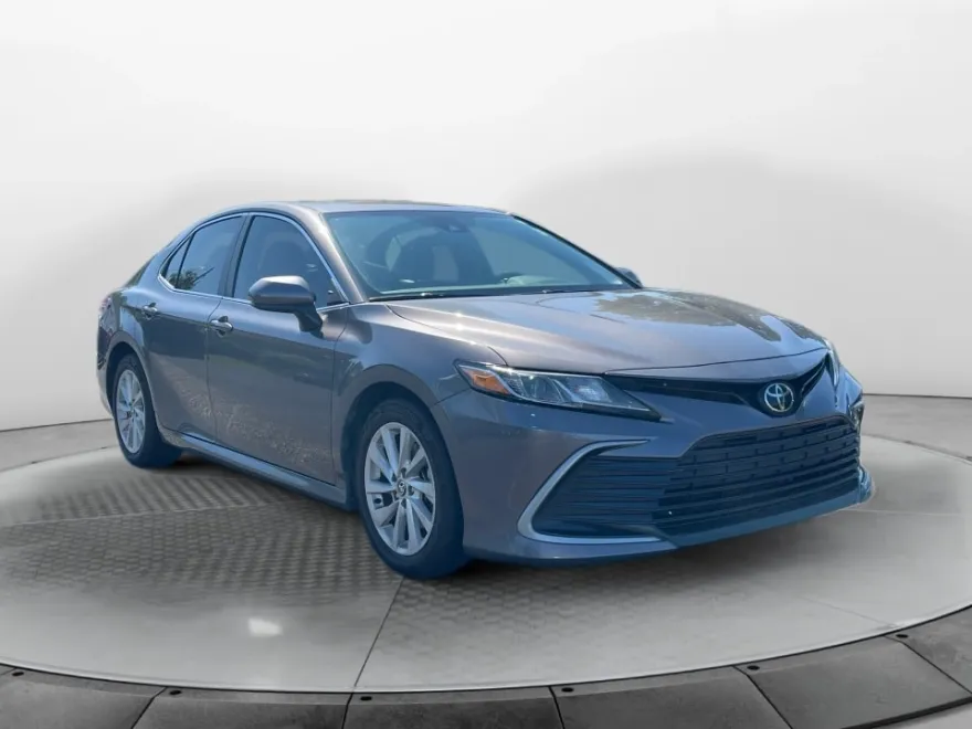 2021 Toyota Camry LE photo 1