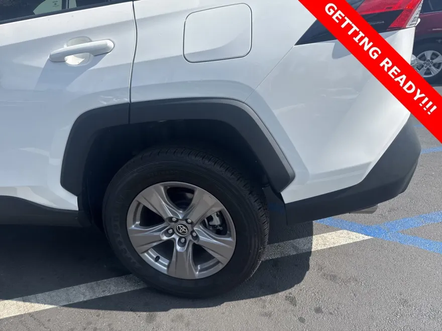 2024 Toyota RAV4 XLE photo 1