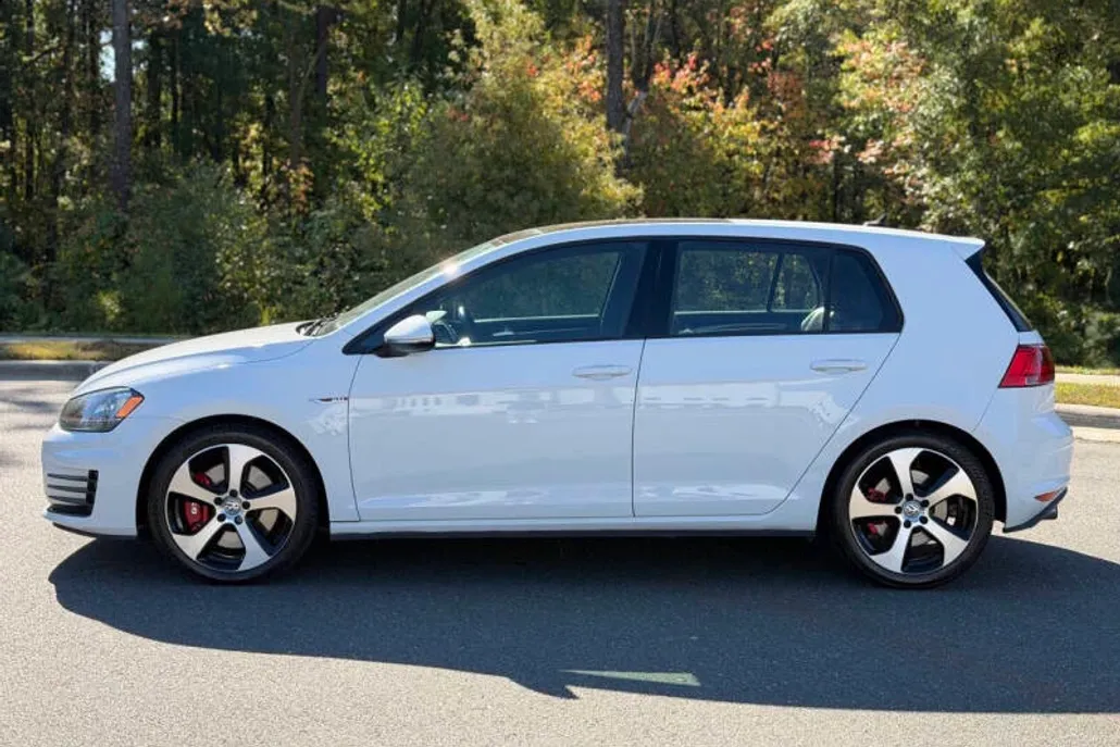 2017 Volkswagen Golf GTI SE photo 1
