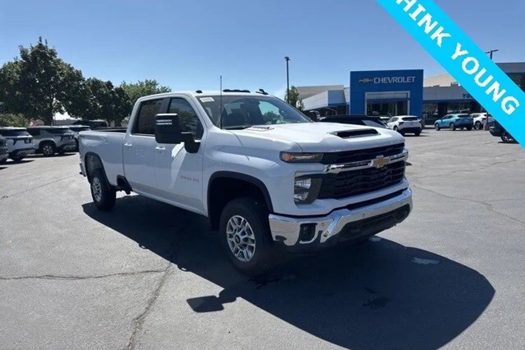 2025 Chevrolet Silverado 2500HD LT photo 1