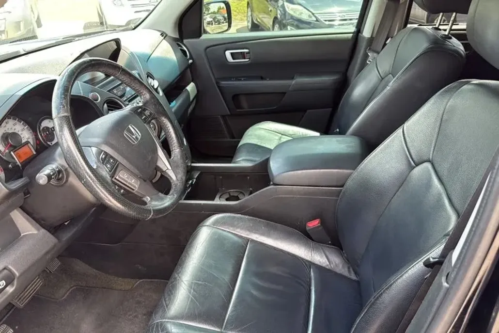 2015 Honda Pilot Touring Sport photo 1