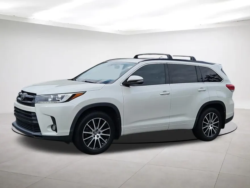 2017 Toyota Highlander SE photo 1