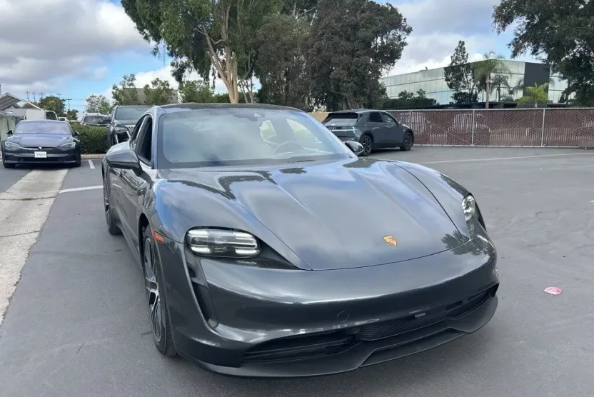 2022 Porsche Taycan Base photo 1
