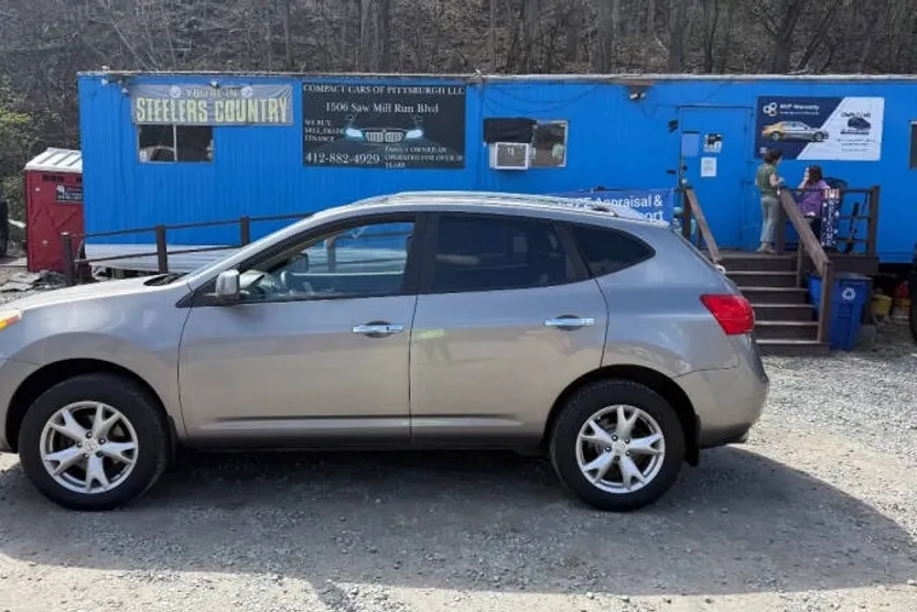 2010 Nissan Rogue SL photo 1