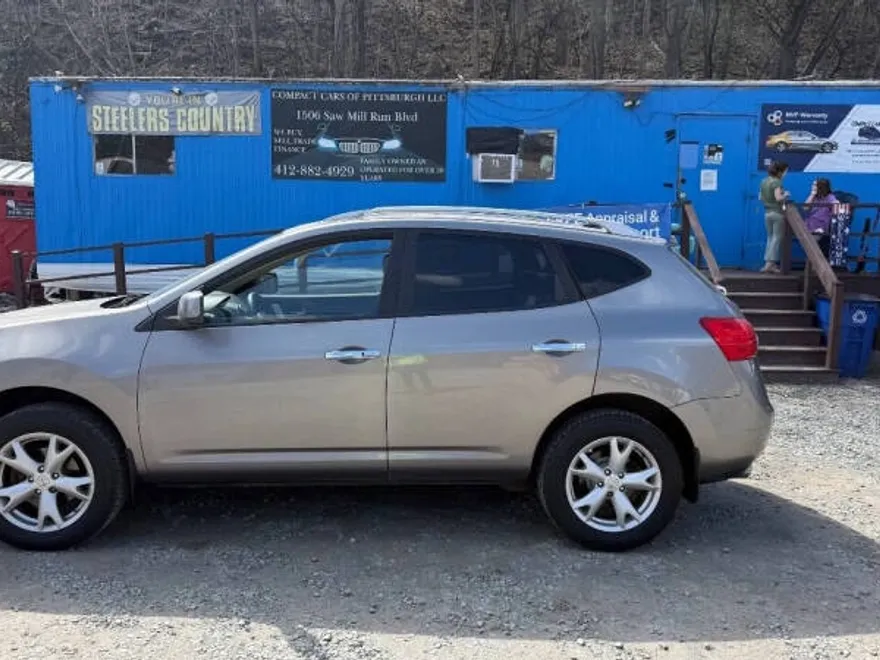 2010 Nissan Rogue SL photo 1