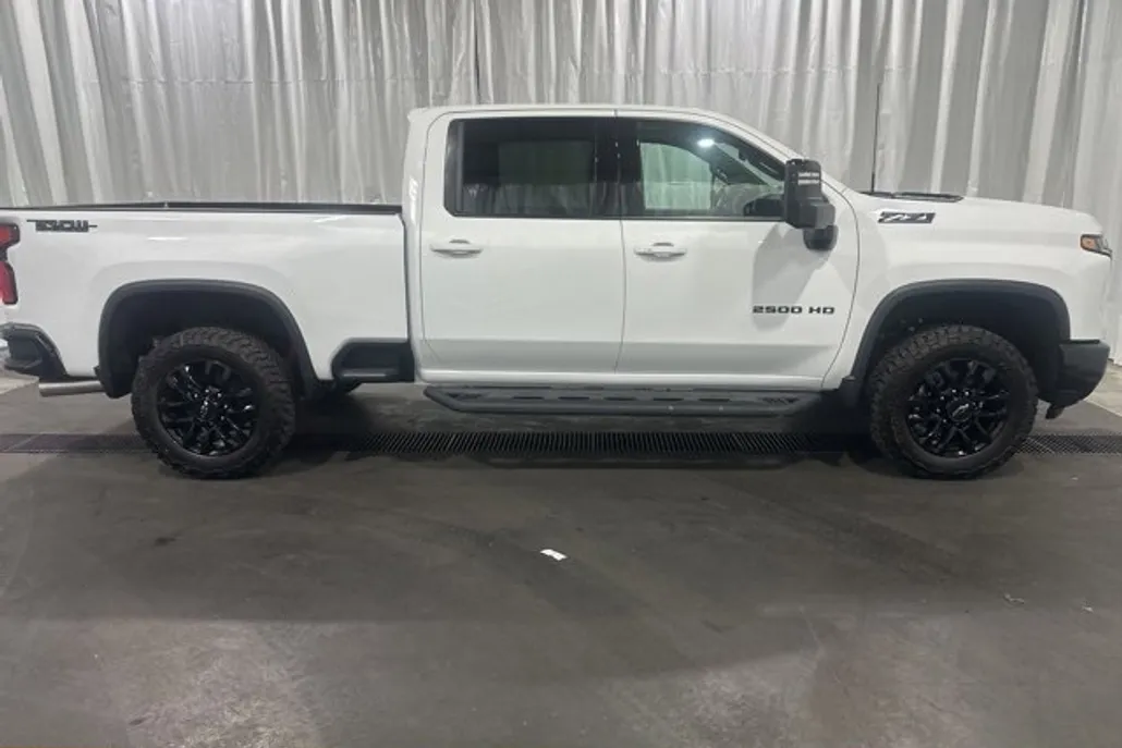2025 Chevrolet Silverado 2500HD LTZ photo 1