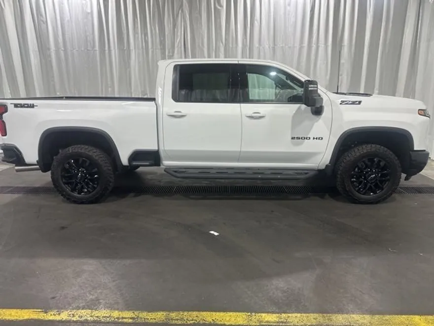 2025 Chevrolet Silverado 2500HD LTZ photo 1