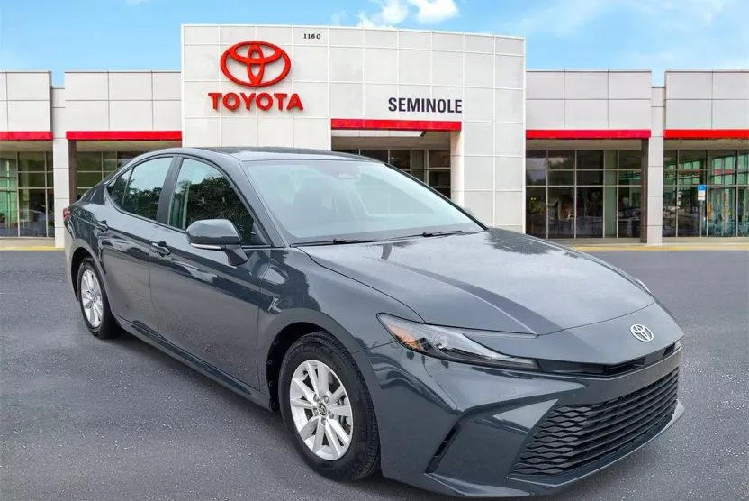 2025 Toyota Camry LE photo 1