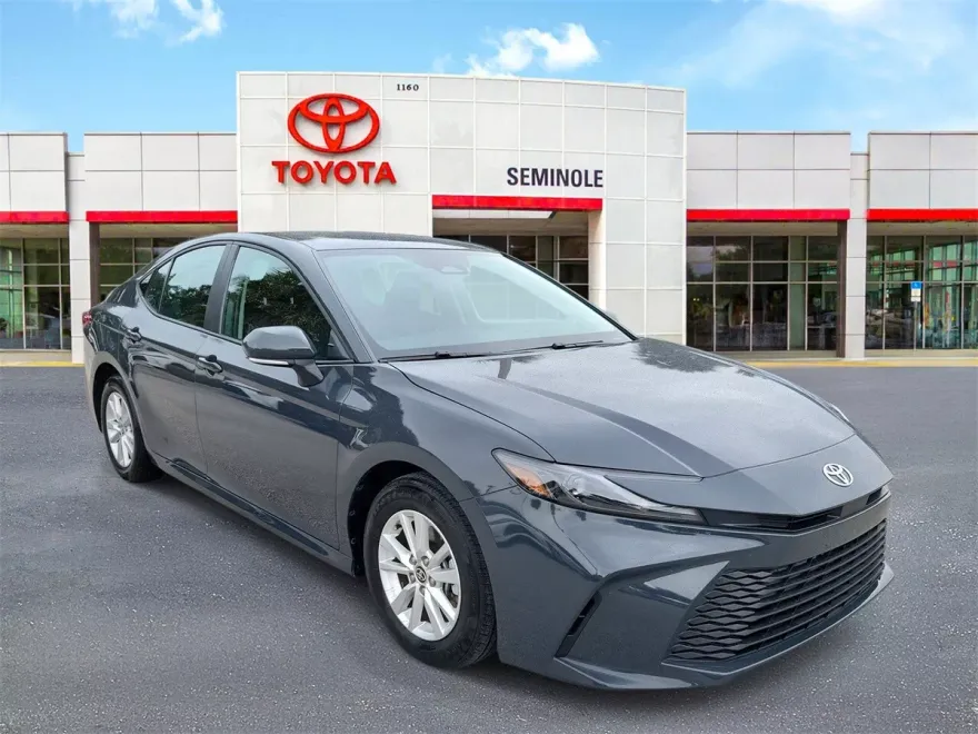 2025 Toyota Camry LE photo 1