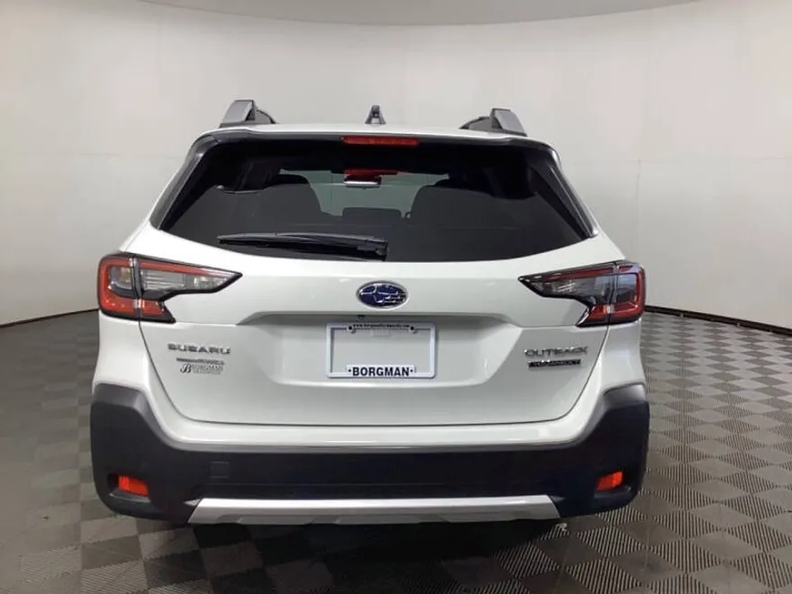 2024 Subaru Outback Touring XT photo 1