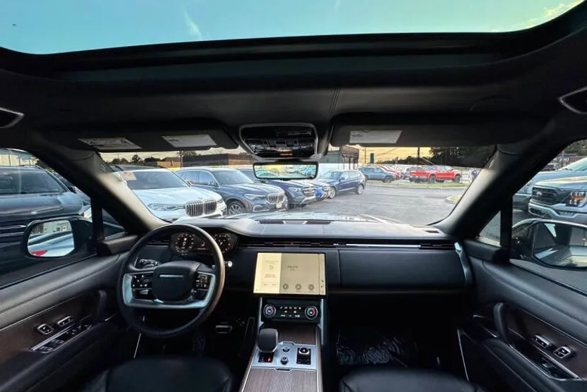 2023 Land Rover Range Rover Autobiography photo 1