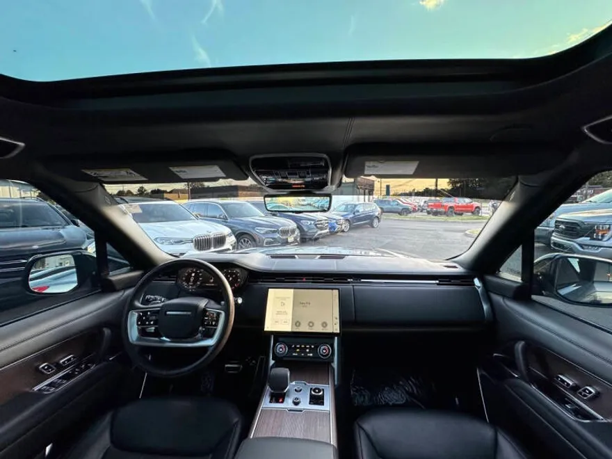 2023 Land Rover Range Rover Autobiography photo 1