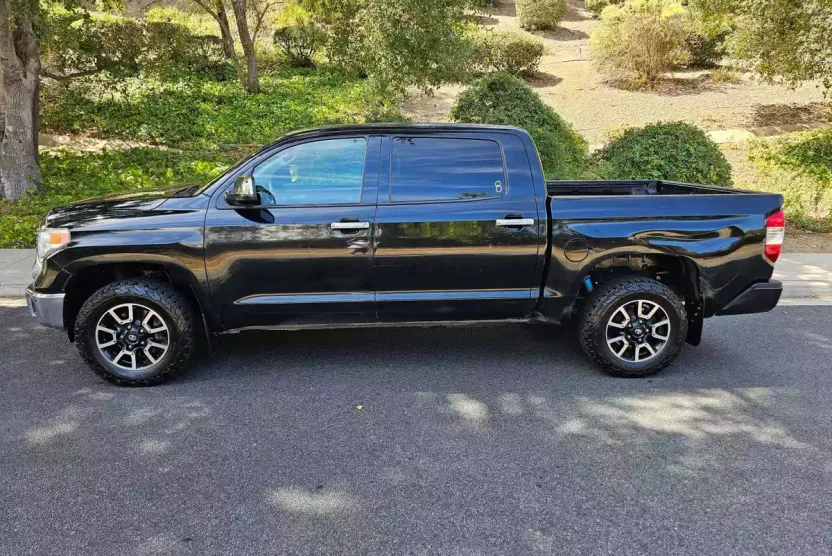 2016 Toyota Tundra CrewMax Limited photo 1