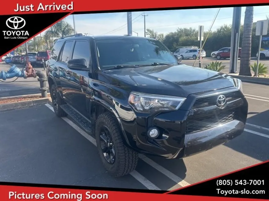 2019 Toyota 4Runner SR5 photo 1