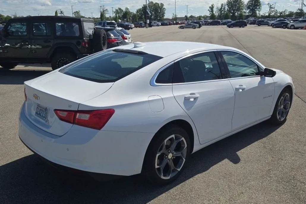 2024 Chevrolet Malibu 1LT photo 1