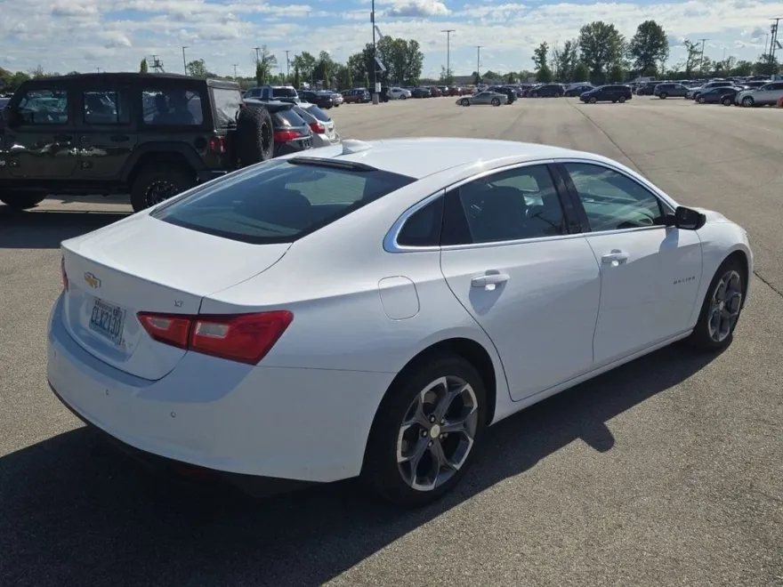 2024 Chevrolet Malibu 1LT photo 1
