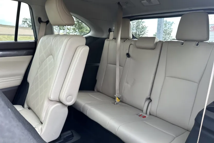 2022 Toyota Highlander Platinum photo 1