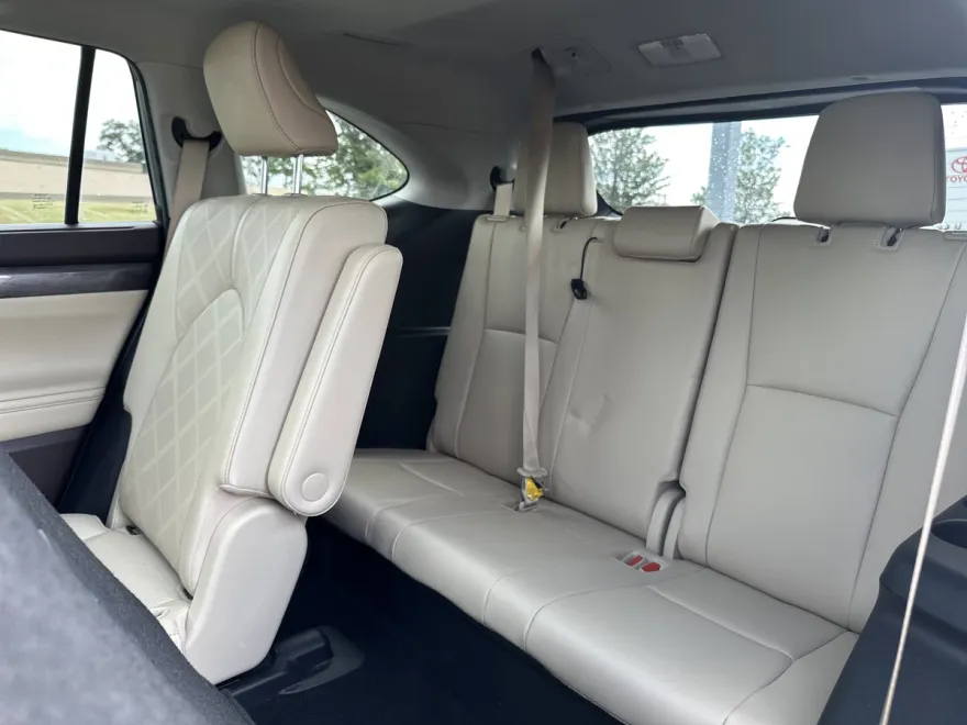 2022 Toyota Highlander Platinum photo 1