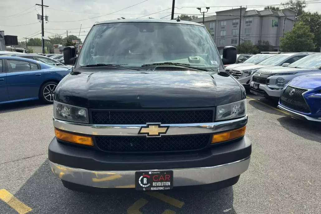 2020 Chevrolet Express Passenger LT 3500 photo 1