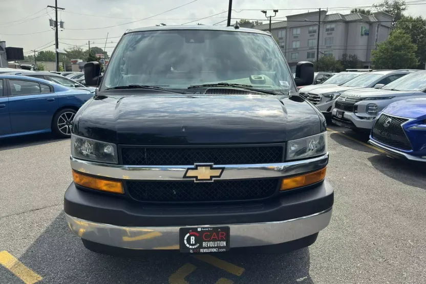 2020 Chevrolet Express Passenger LT 3500 photo 1