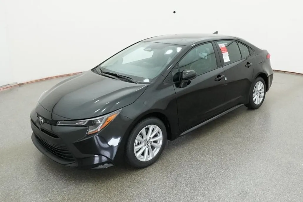 2026 Toyota Corolla LE photo 1