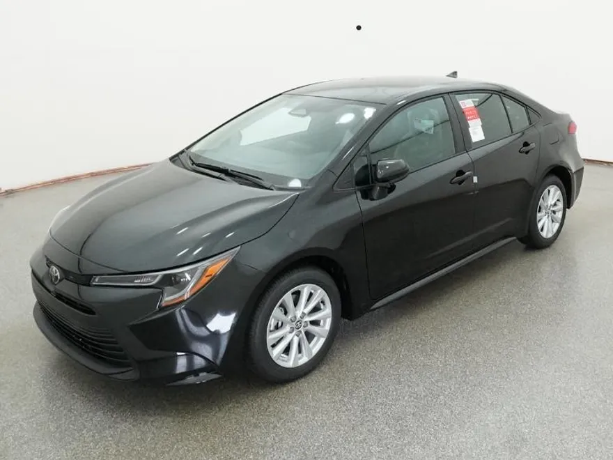 2026 Toyota Corolla LE photo 1