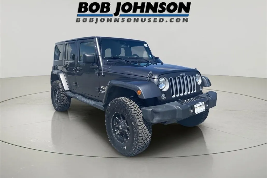2017 Jeep Wrangler Unlimited Sahara photo 1