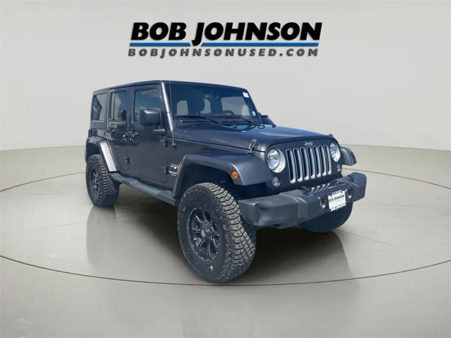 2017 Jeep Wrangler Unlimited Sahara photo 1