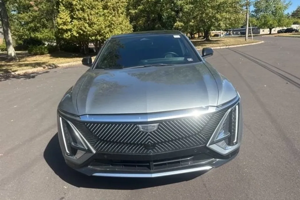 2024 Cadillac Lyriq Tech photo 1