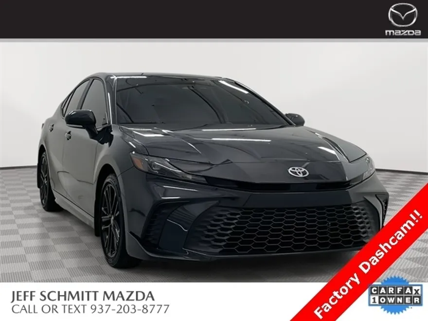 2025 Toyota Camry SE photo 1