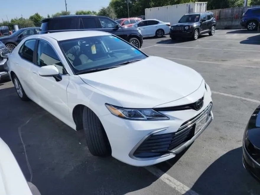 2024 Toyota Camry LE photo 1