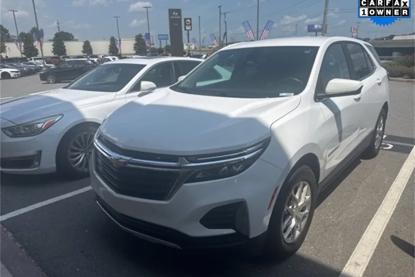 2022 Chevrolet Equinox LT photo 1