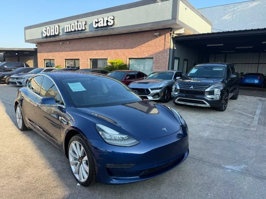 2018 Tesla Model 3 Long Range photo 1