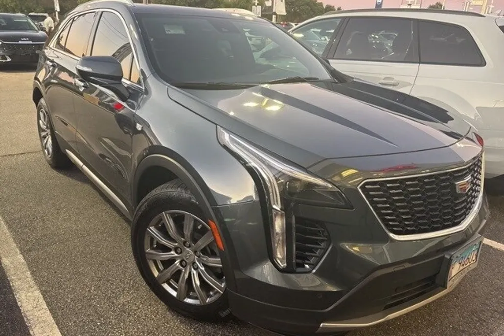 2021 Cadillac XT4 Premium Luxury photo 1
