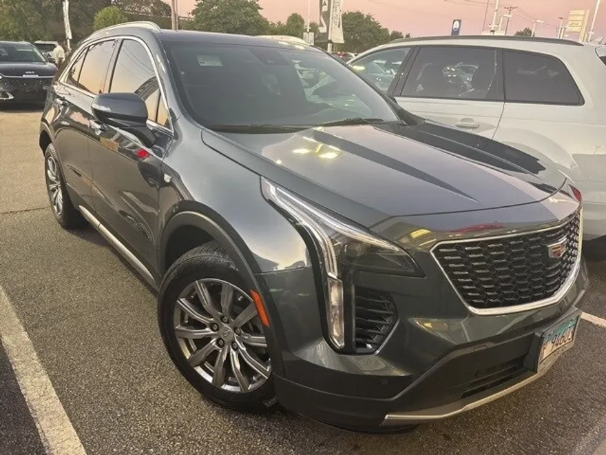 2021 Cadillac XT4 Premium Luxury photo 1