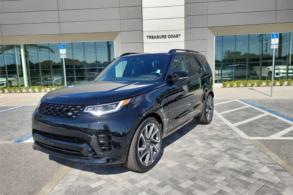 2024 Land Rover Discovery SE photo 1