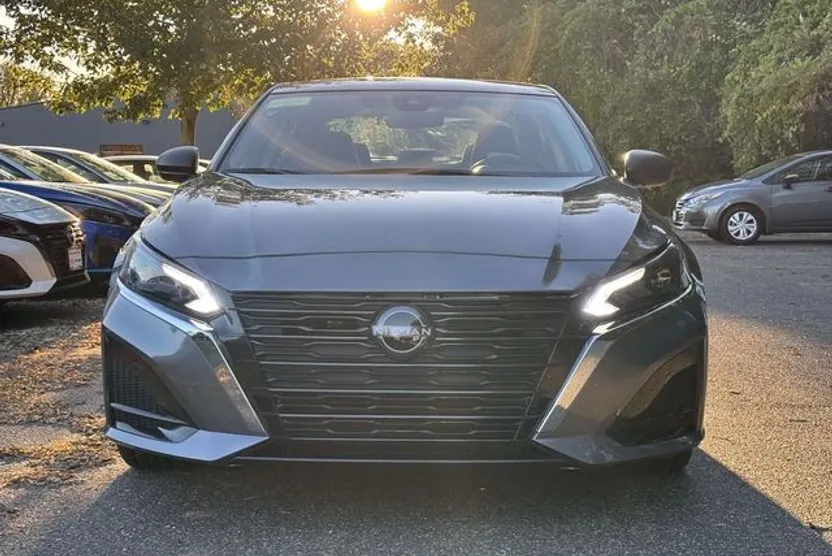 2024 Nissan Altima 2.5 SV photo 1