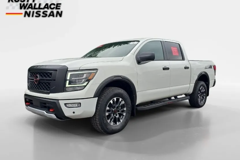2024 Nissan Titan PRO-4X photo 1
