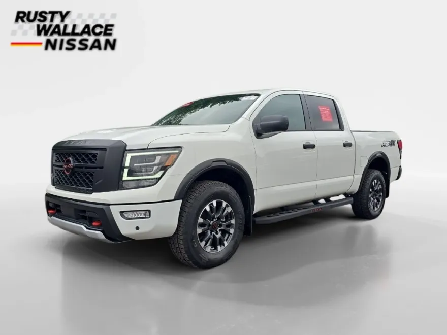 2024 Nissan Titan PRO-4X photo 1