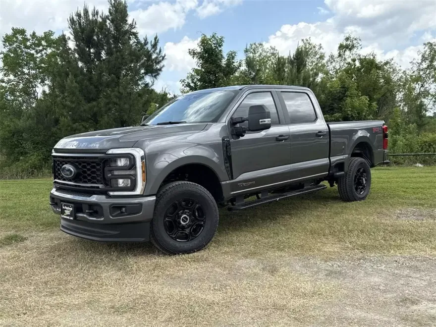 2025 Ford F-250 photo 1