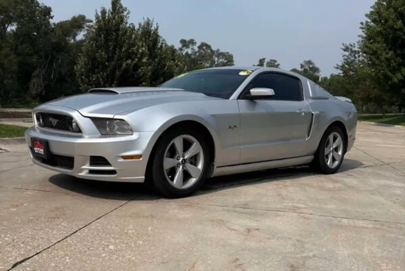 2014 Ford Mustang GT photo 1