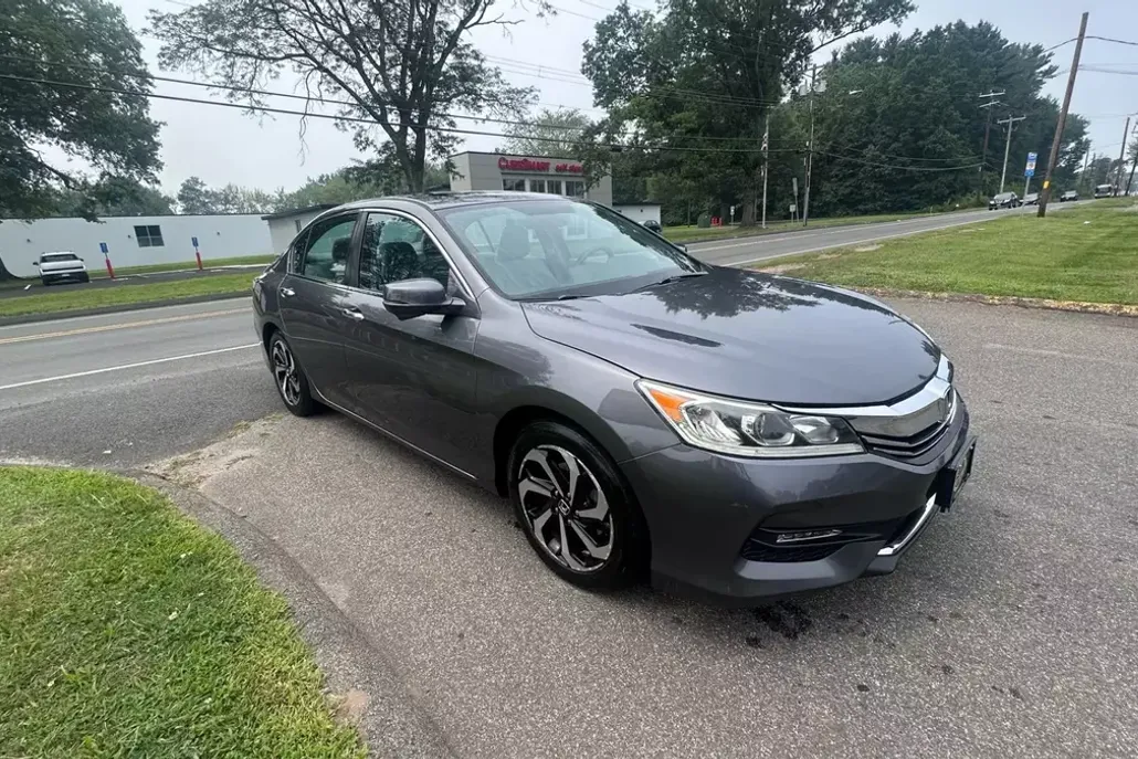 2017 Honda Accord EX photo 1