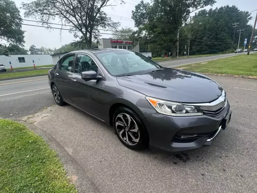2017 Honda Accord EX photo 1