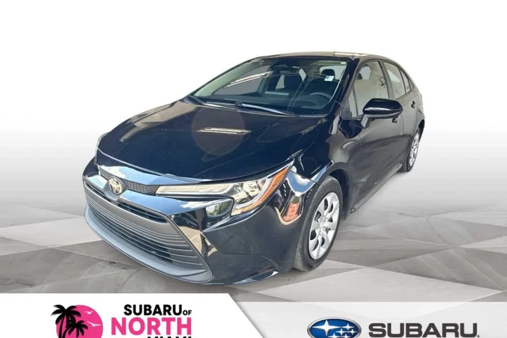 2023 Toyota Corolla LE photo 1