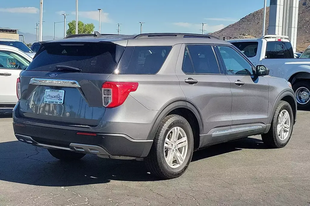 2022 Ford Explorer XLT photo 1